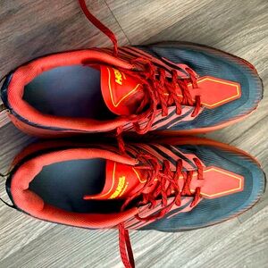 Hoka One speedgoat 4s men’s 12 EE (wide)